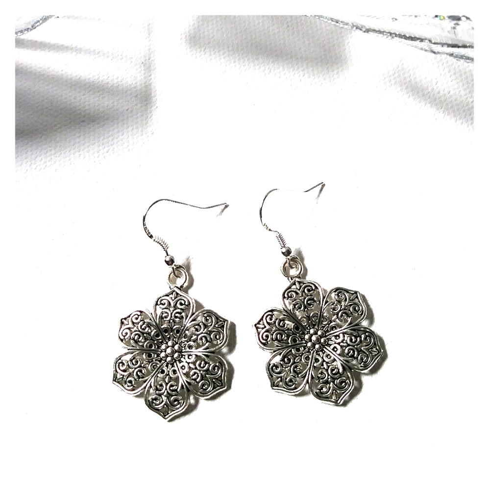 💥NEW💥 Flower earrings